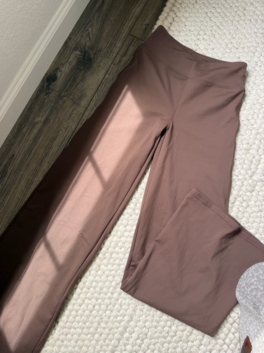 ALO Yoga Wide-Leg High-Rise Leggings in Brown